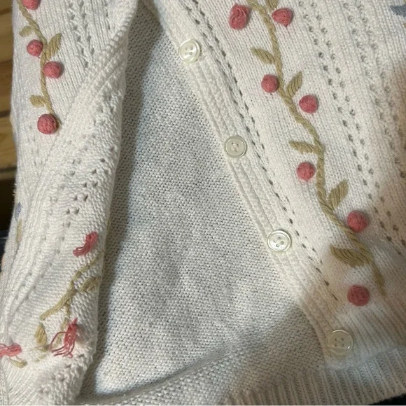 Vintage Pointelle Knit Floral Embroidered White Sweater Vest Cottage Grandmacore - Picture 8 of 10